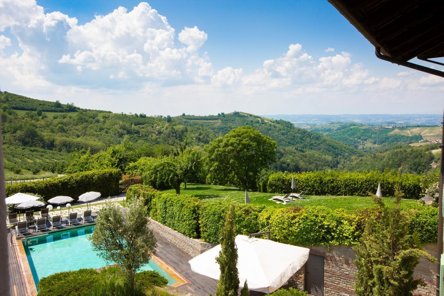 Relais Villa D'Amelia Benevello Esterno foto