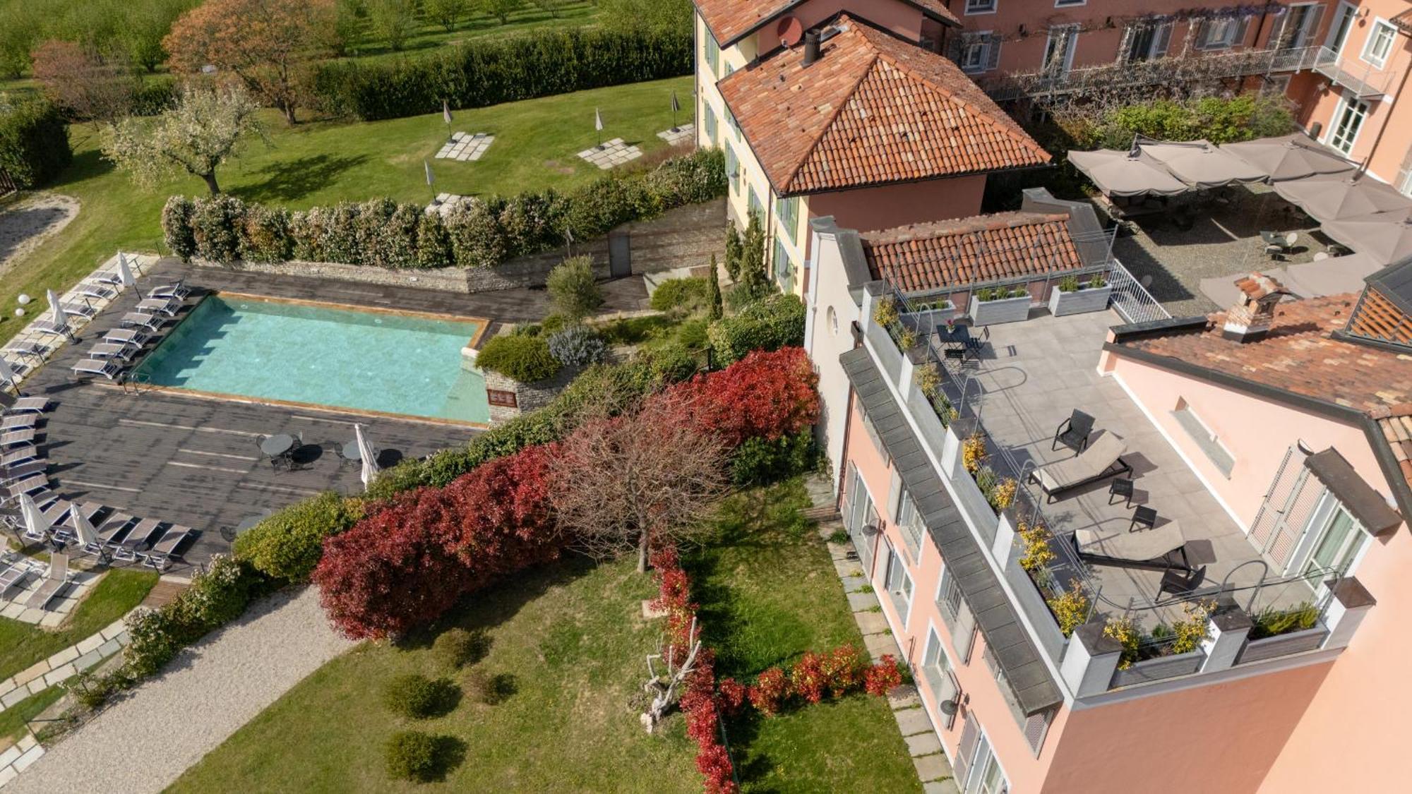Relais Villa D'Amelia Benevello Esterno foto