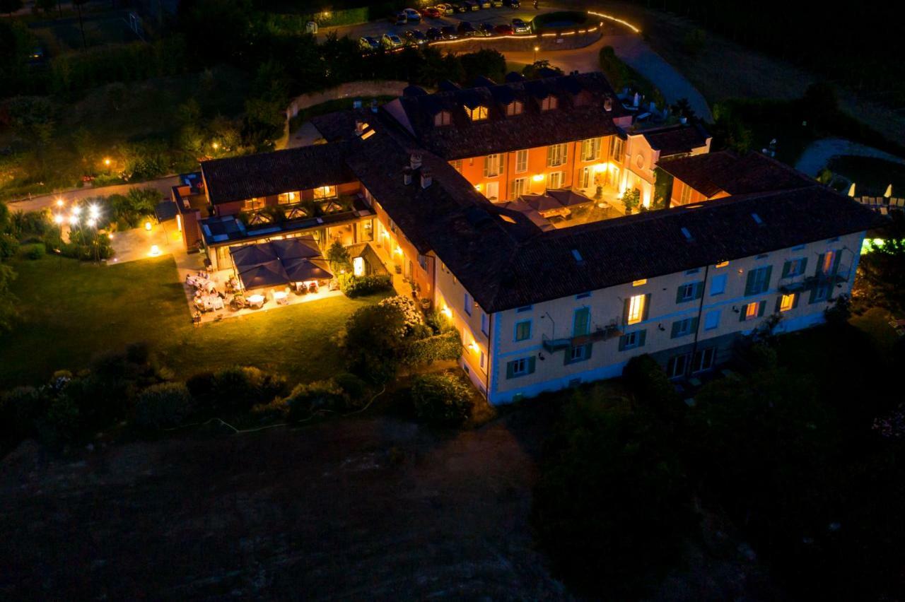 Relais Villa D'Amelia Benevello Esterno foto